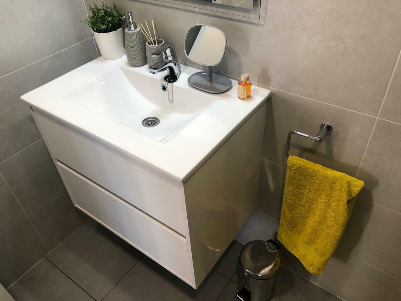 La Moderna Apartament Салоу Экстерьер фото